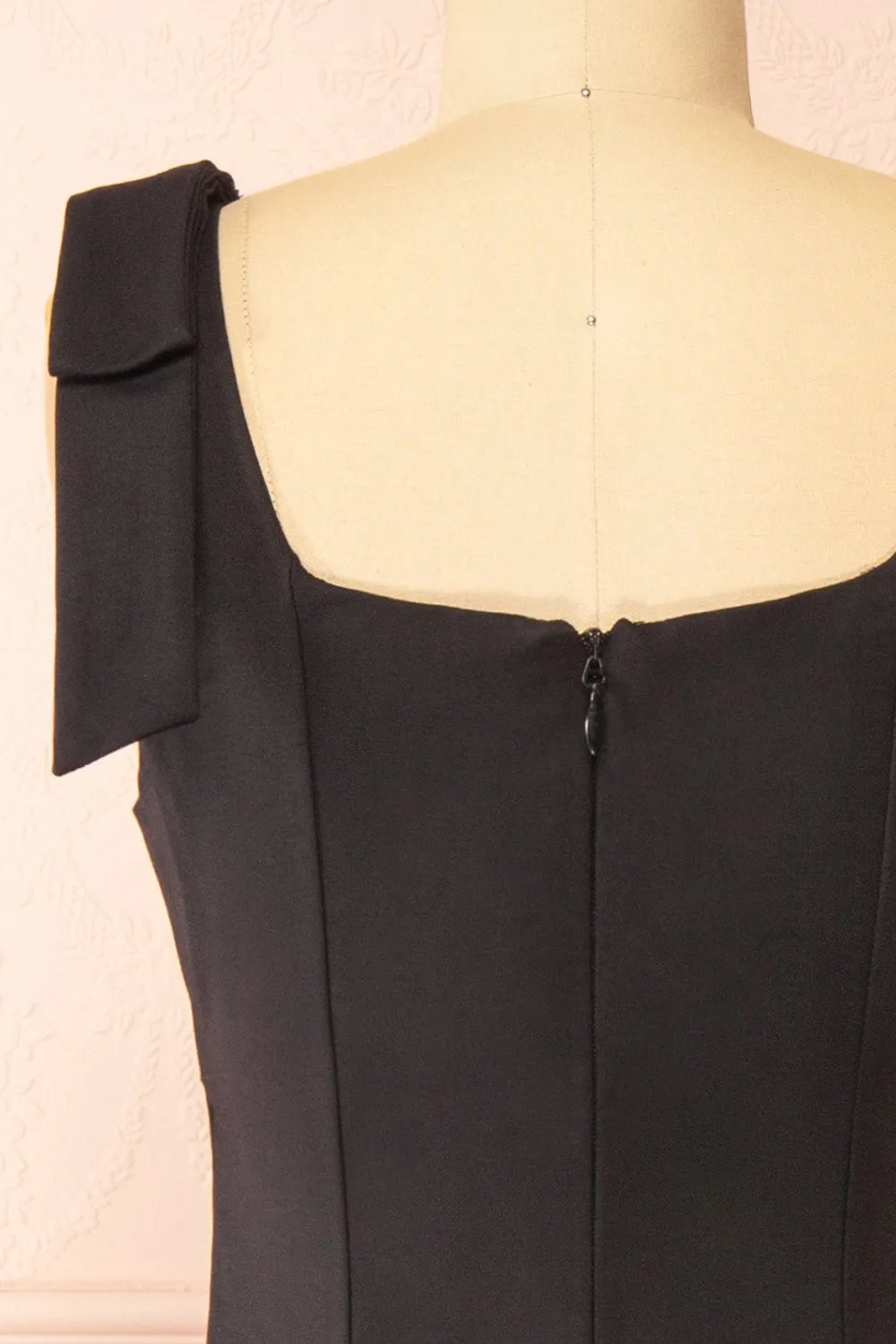 Gaile Black | Shoulder Tie Midi Dress