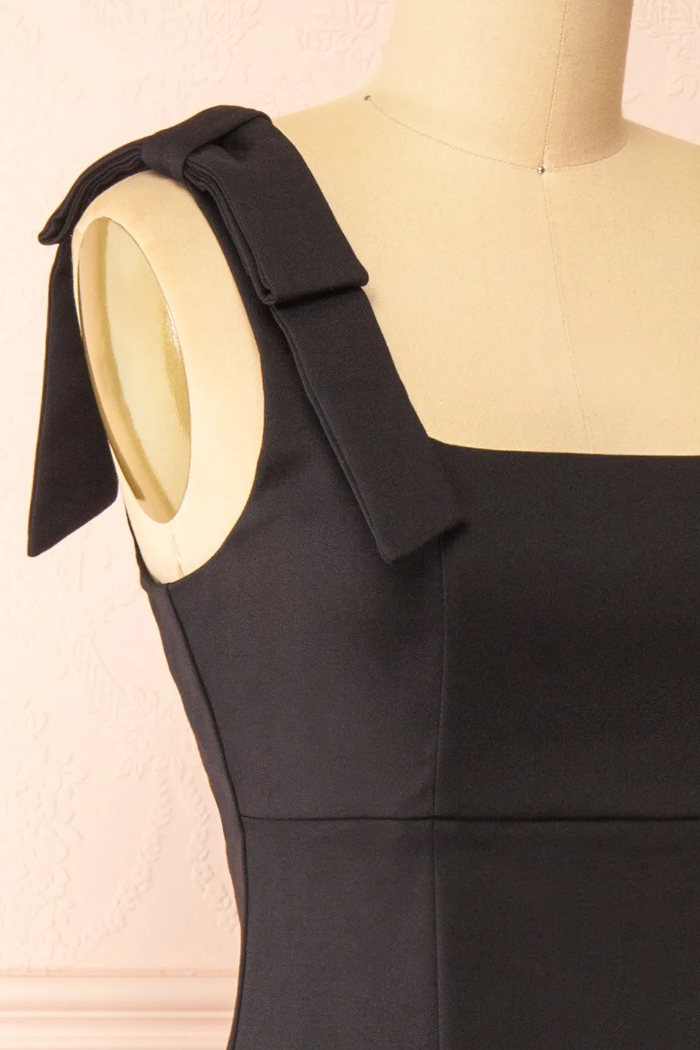 Gaile Black | Shoulder Tie Midi Dress