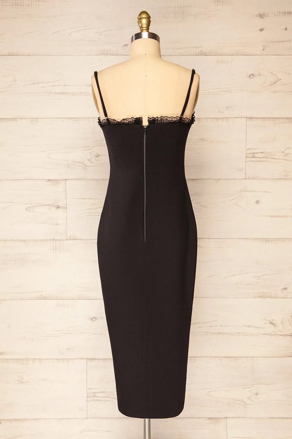 Lenna Black | Fitted Midi Dress w/ Sweetheart Neckline