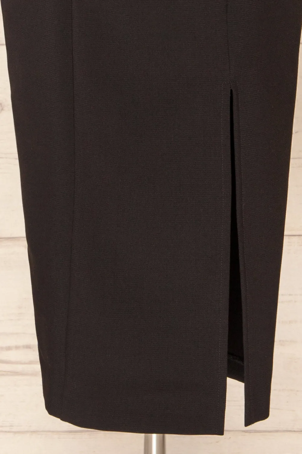 Lenna Black | Fitted Midi Dress w/ Sweetheart Neckline